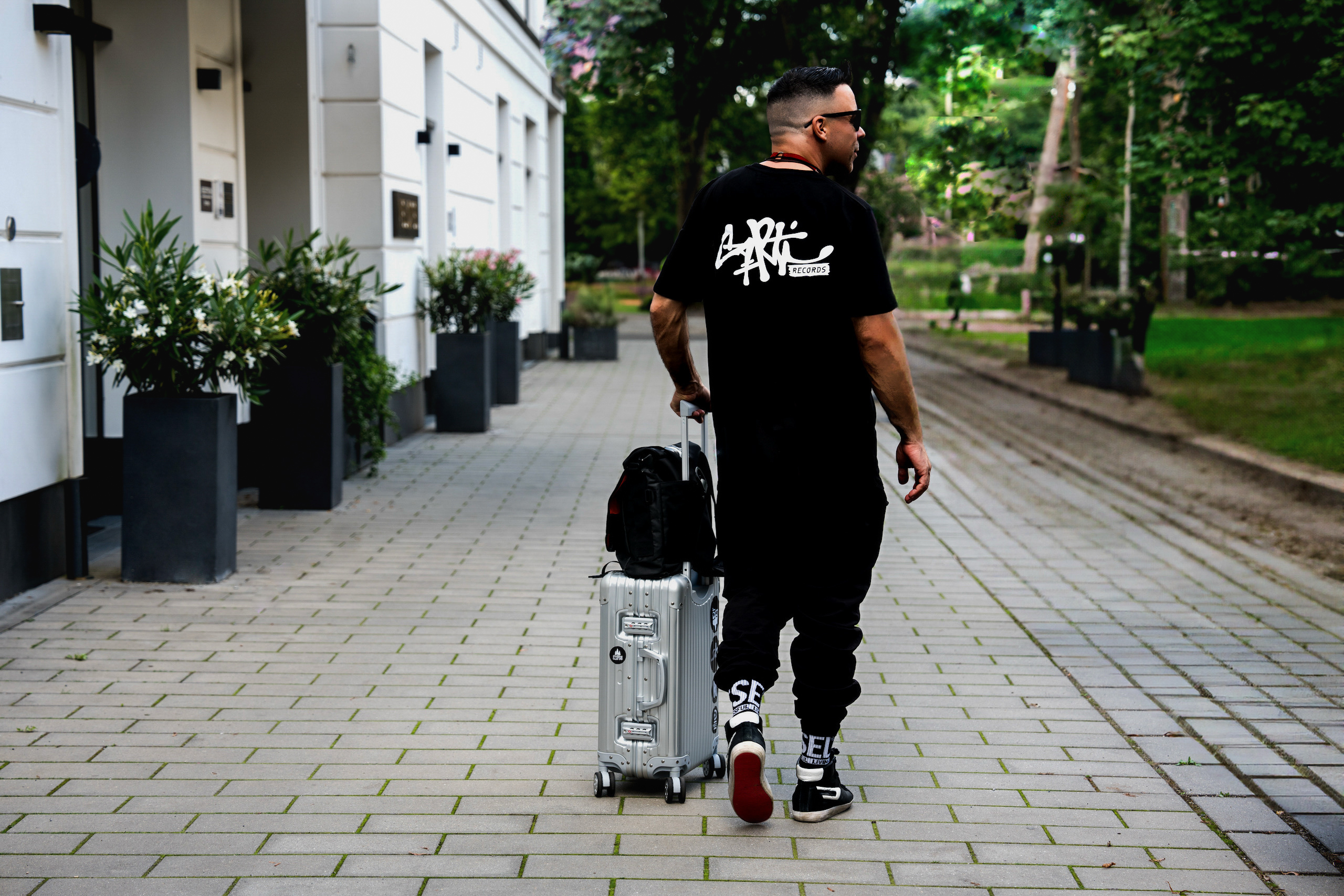 Luggage_TeaserCarti04